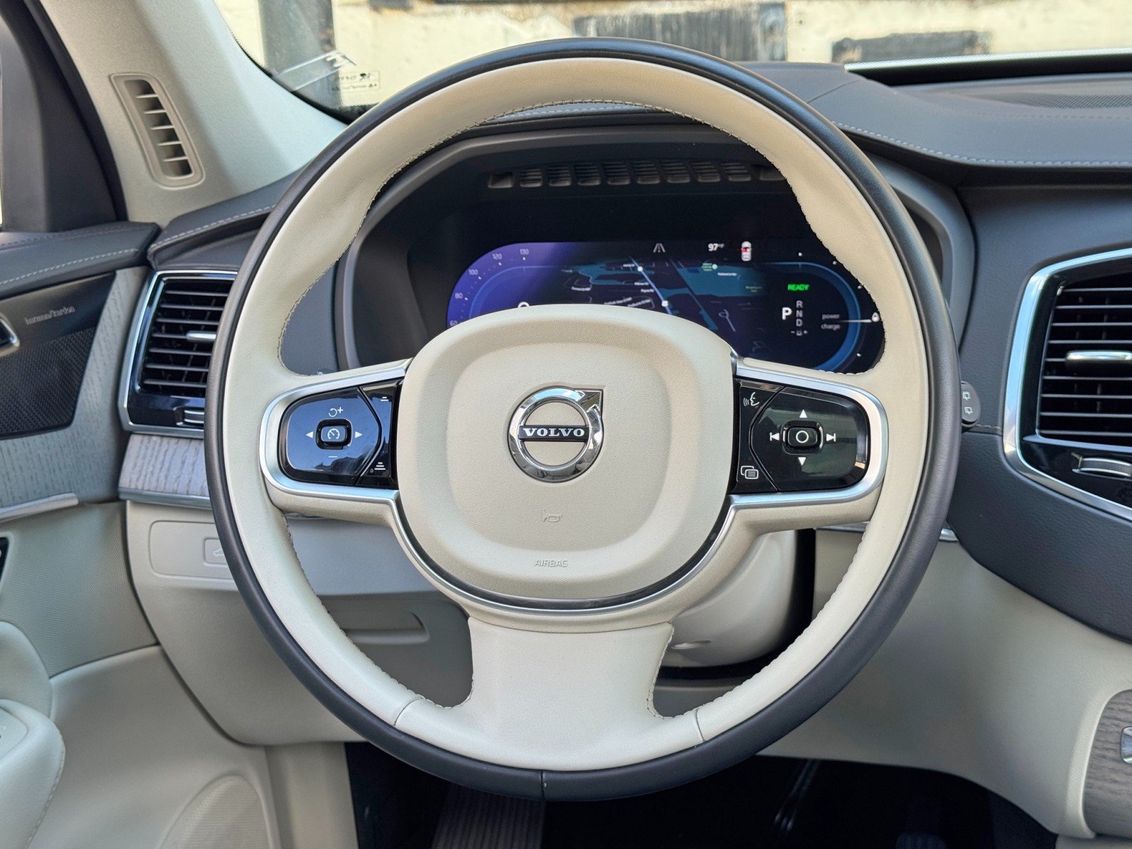 Used 2025 Volvo XC90 T8 Ultra w/ Protection Package Premier AWD/4WD image 22
