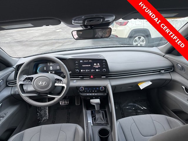 Certified 2025 Hyundai Elantra Sport image 12