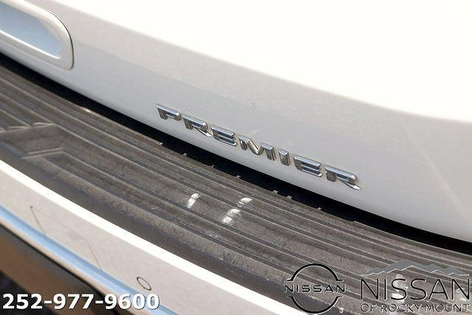 Used 2023 Chevrolet Suburban Premier RWD image 7