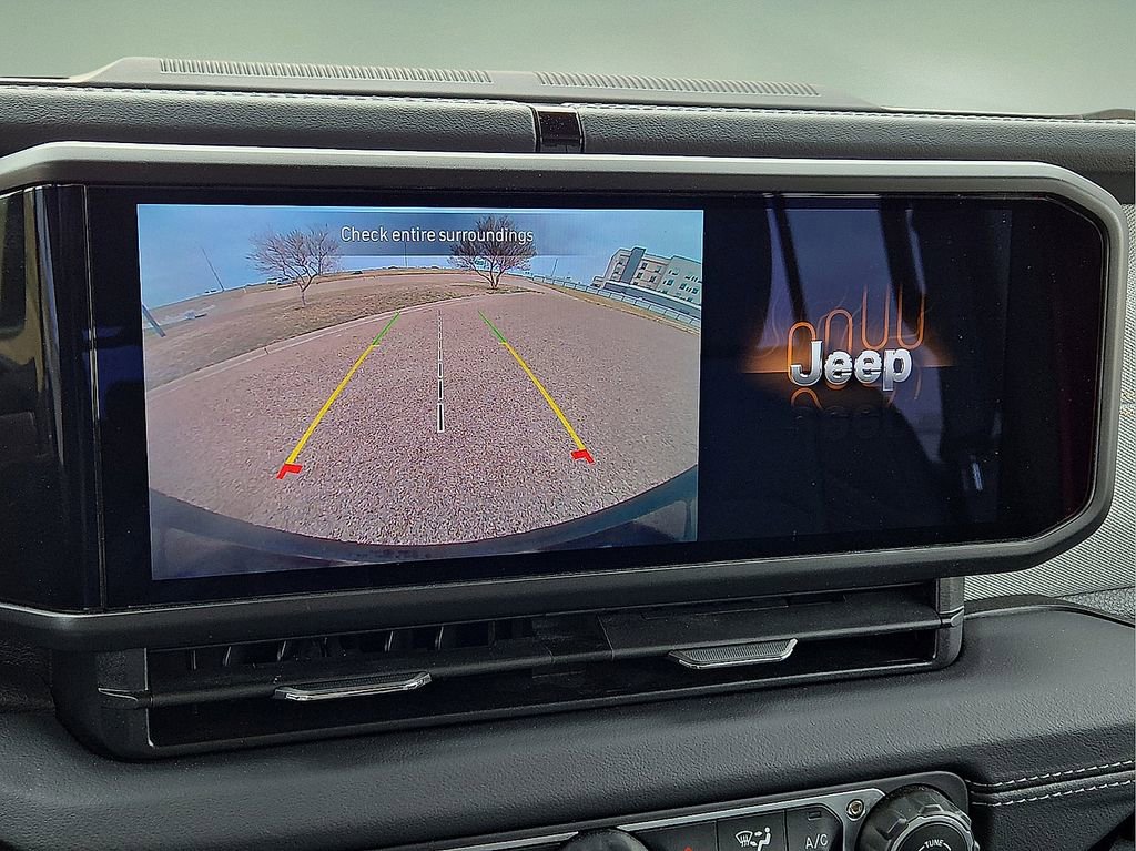 Used 2025 Jeep Wrangler Sahara 4xe image 27