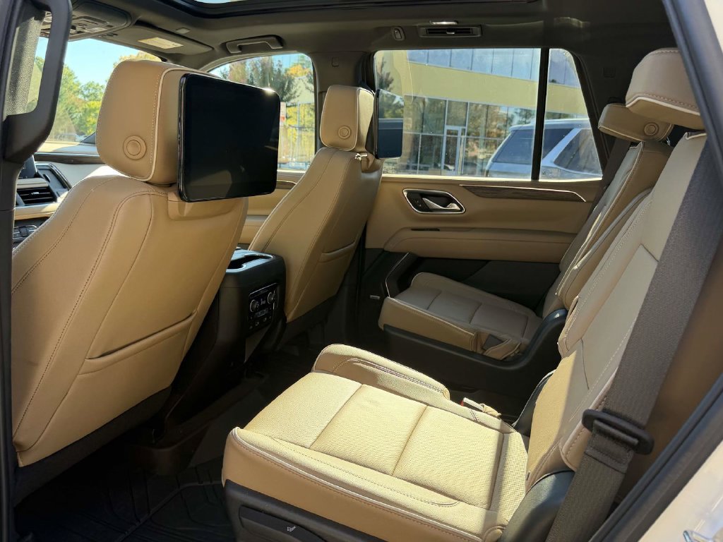 Used 2023 Chevrolet Tahoe Premier w/ Advanced Technology Package AWD/4WD image 14