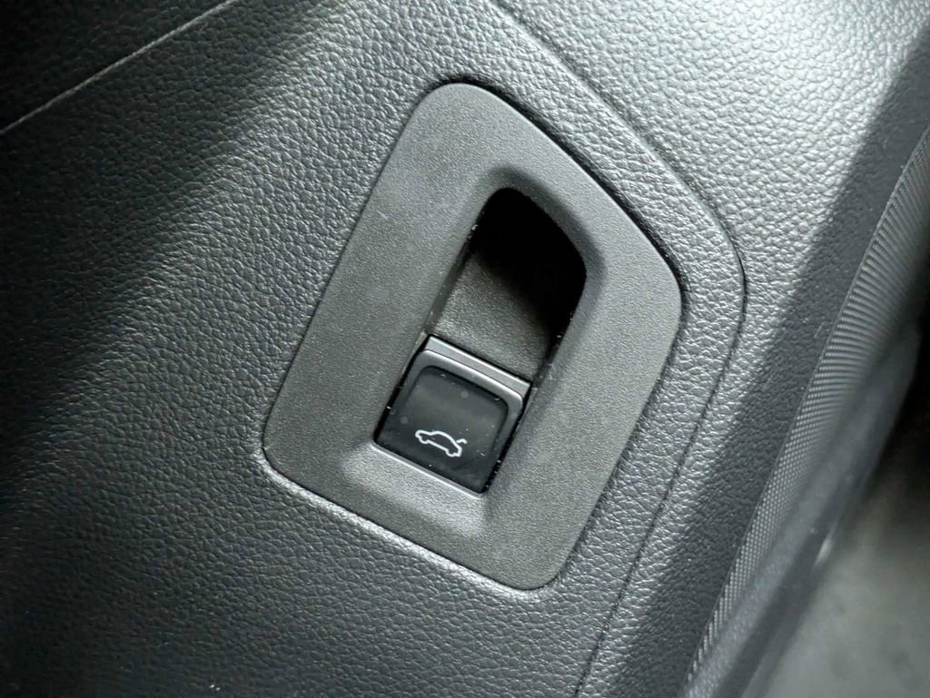 Used 2023 Volkswagen Atlas SE image 34