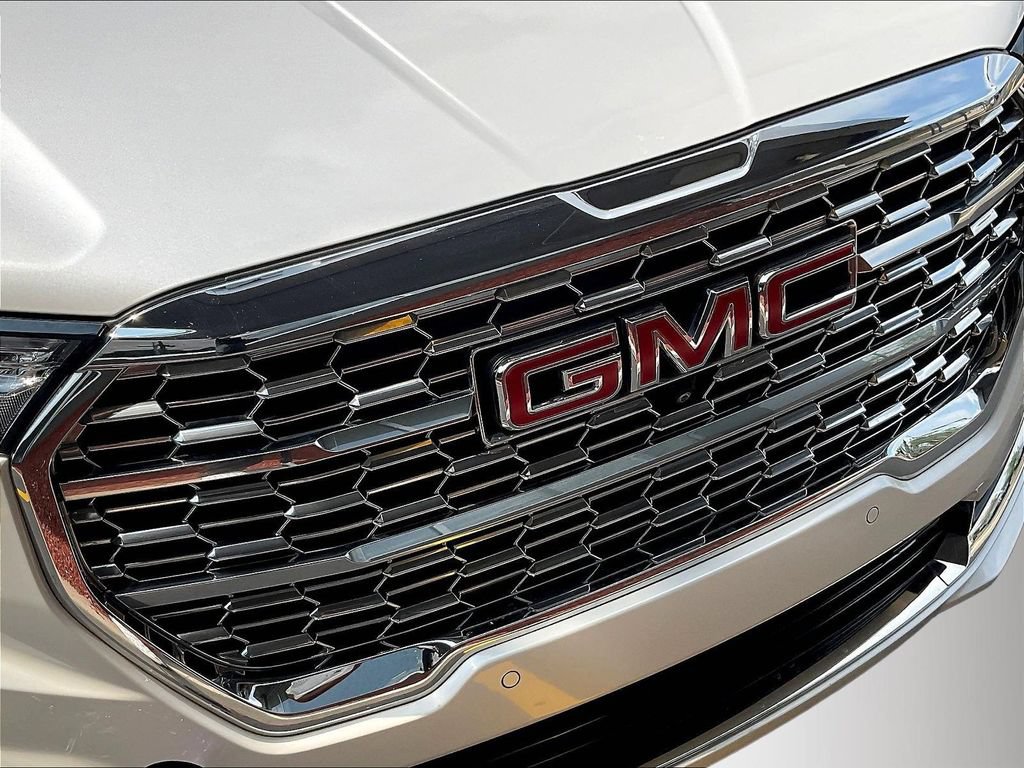 Used 2023 GMC Terrain Denali w/ Denali Premium Package AWD/4WD image 32