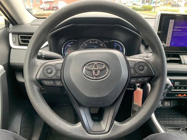 Used 2025 Toyota RAV4 LE image 17
