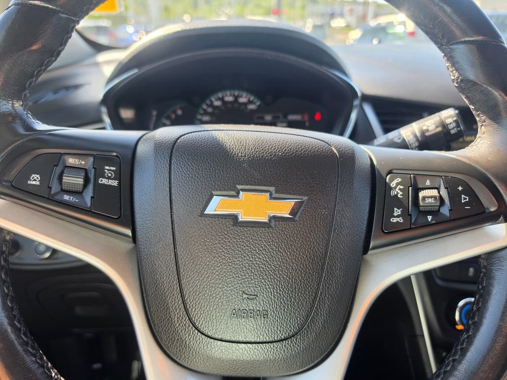 Used 2019 Chevrolet Trax LT w/ LT Convenience Package AWD/4WD image 17