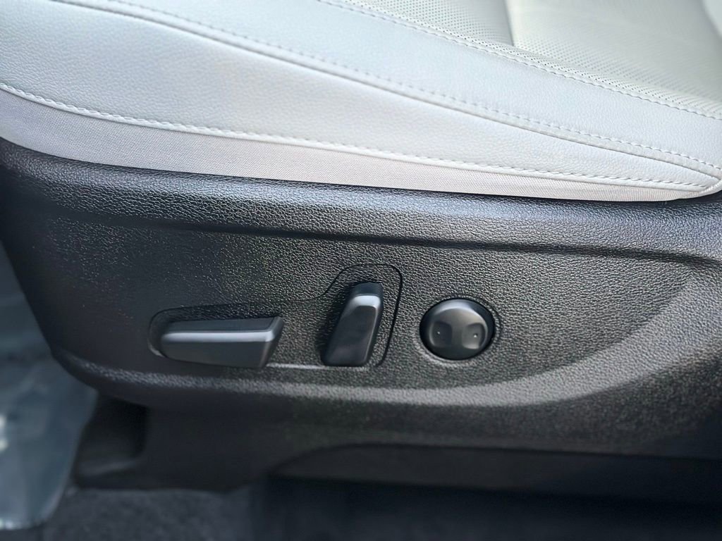 Used 2025 Kia Telluride EX w/ EX Captain's Chair Package image 16