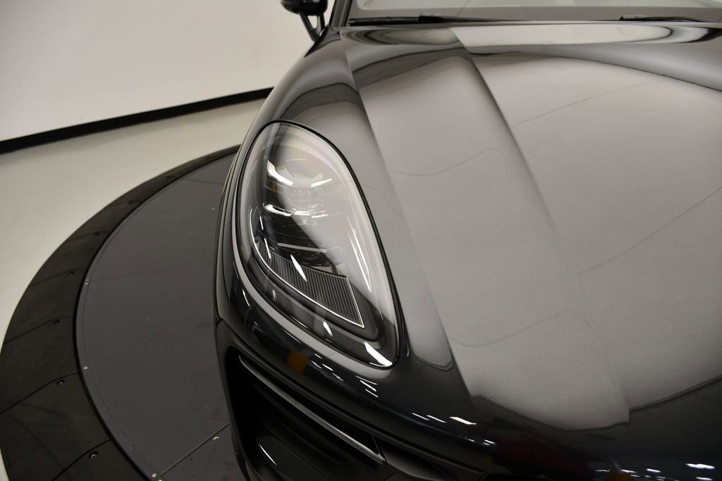 Certified 2025 Porsche Macan Turbo AWD/4WD image 14