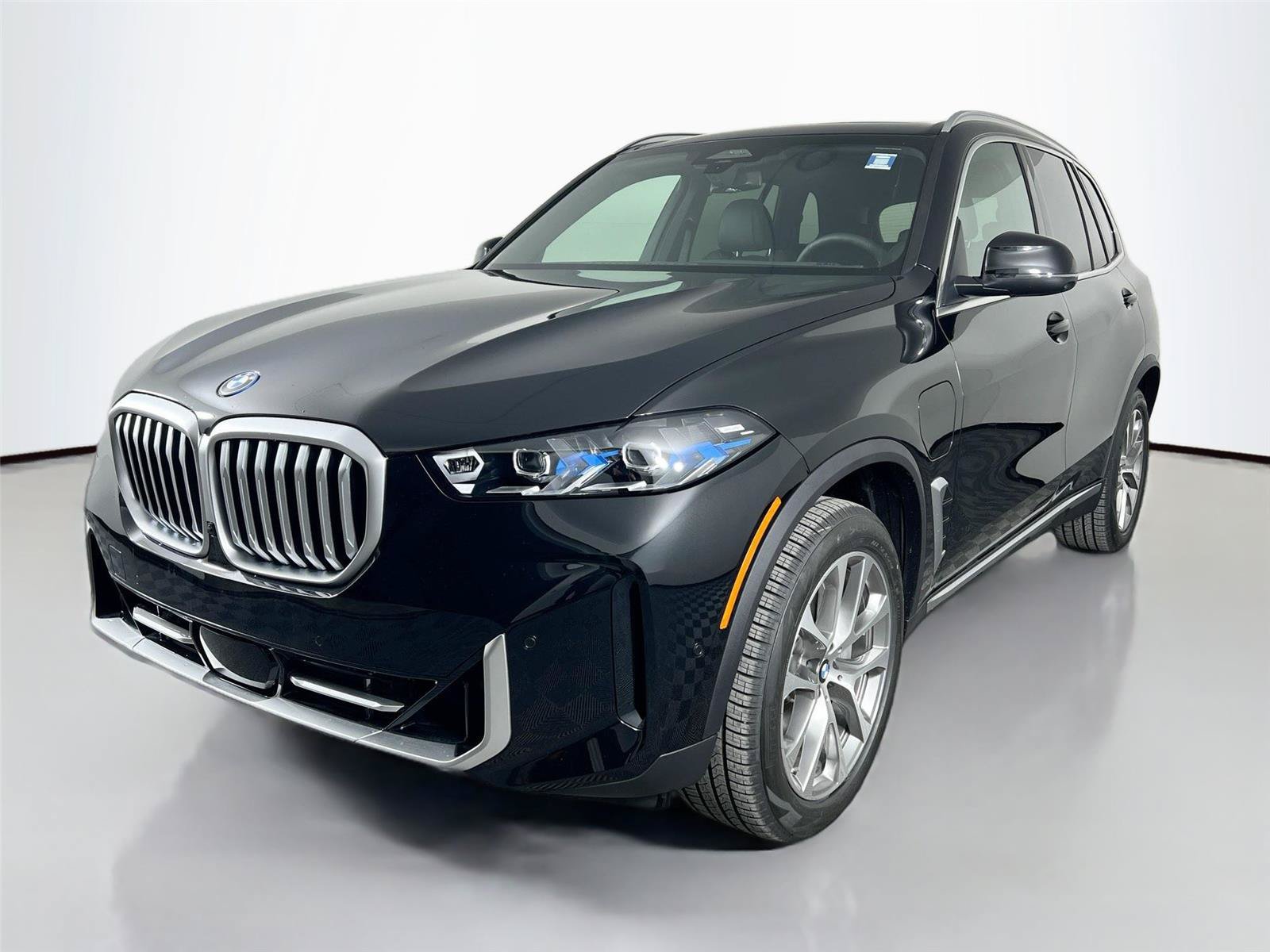 New 2026 BMW X5 xDrive50e w/ Premium Package AWD/4WD image 2