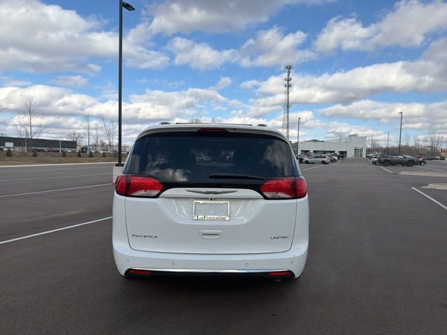 Used 2020 Chrysler Pacifica Limited w/ Tire & Wheel Group image 4