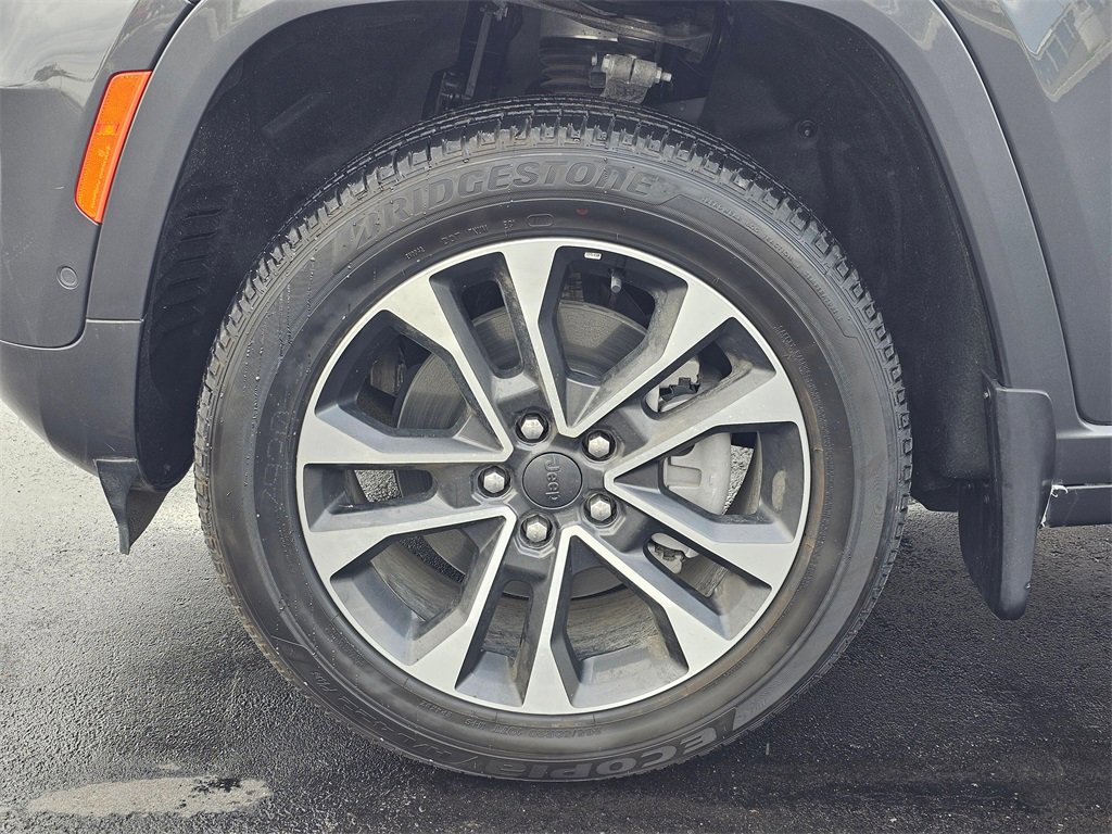 New 2023 Jeep Grand Cherokee Overland w/ Advanced Protech Group III image 8