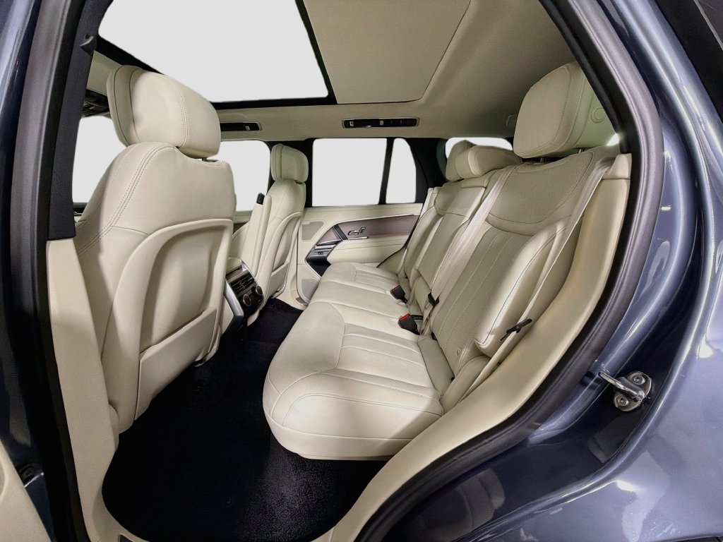 Certified 2025 Land Rover Range Rover SE AWD/4WD image 26