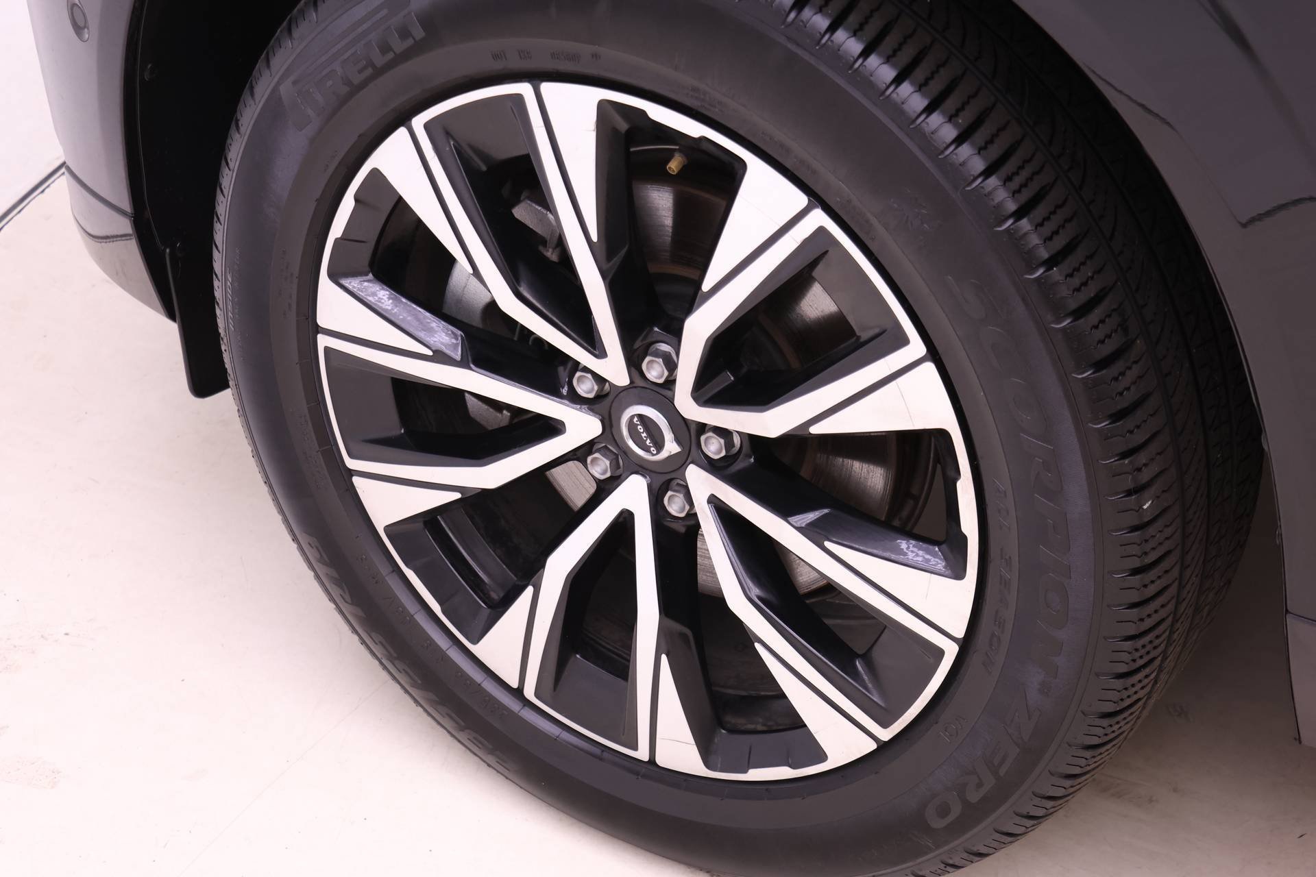 Certified 2025 Volvo XC60 B5 Plus image 21