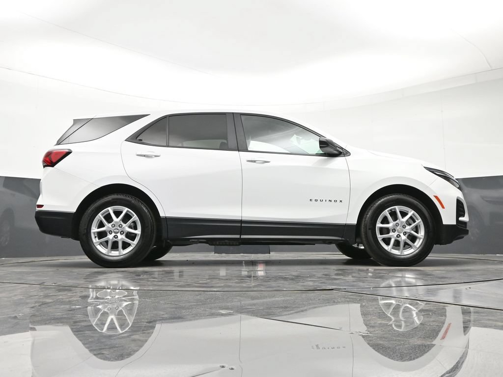 Used 2024 Chevrolet Equinox LS w/ LS Convenience Package FWD image 29