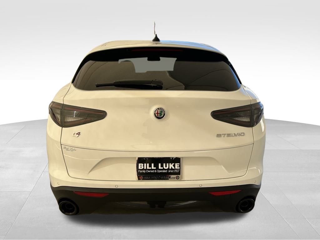 New 2025 Alfa Romeo Stelvio Sprint w/ Convenience Package image 4