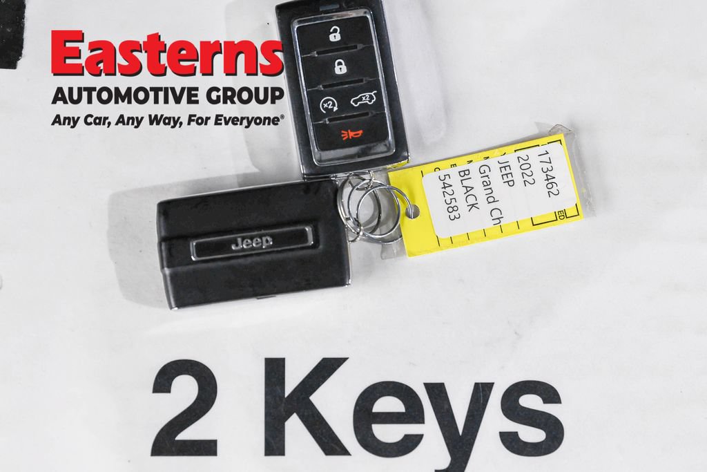 Used 2022 Jeep Grand Cherokee L Laredo w/ Luxury Tech Group I AWD/4WD image 25