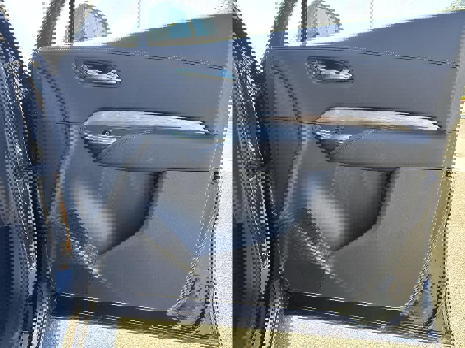 Used 2024 Cadillac XT4 Premium Luxury image 36