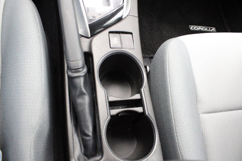 Used 2015 Toyota Corolla L FWD image 39