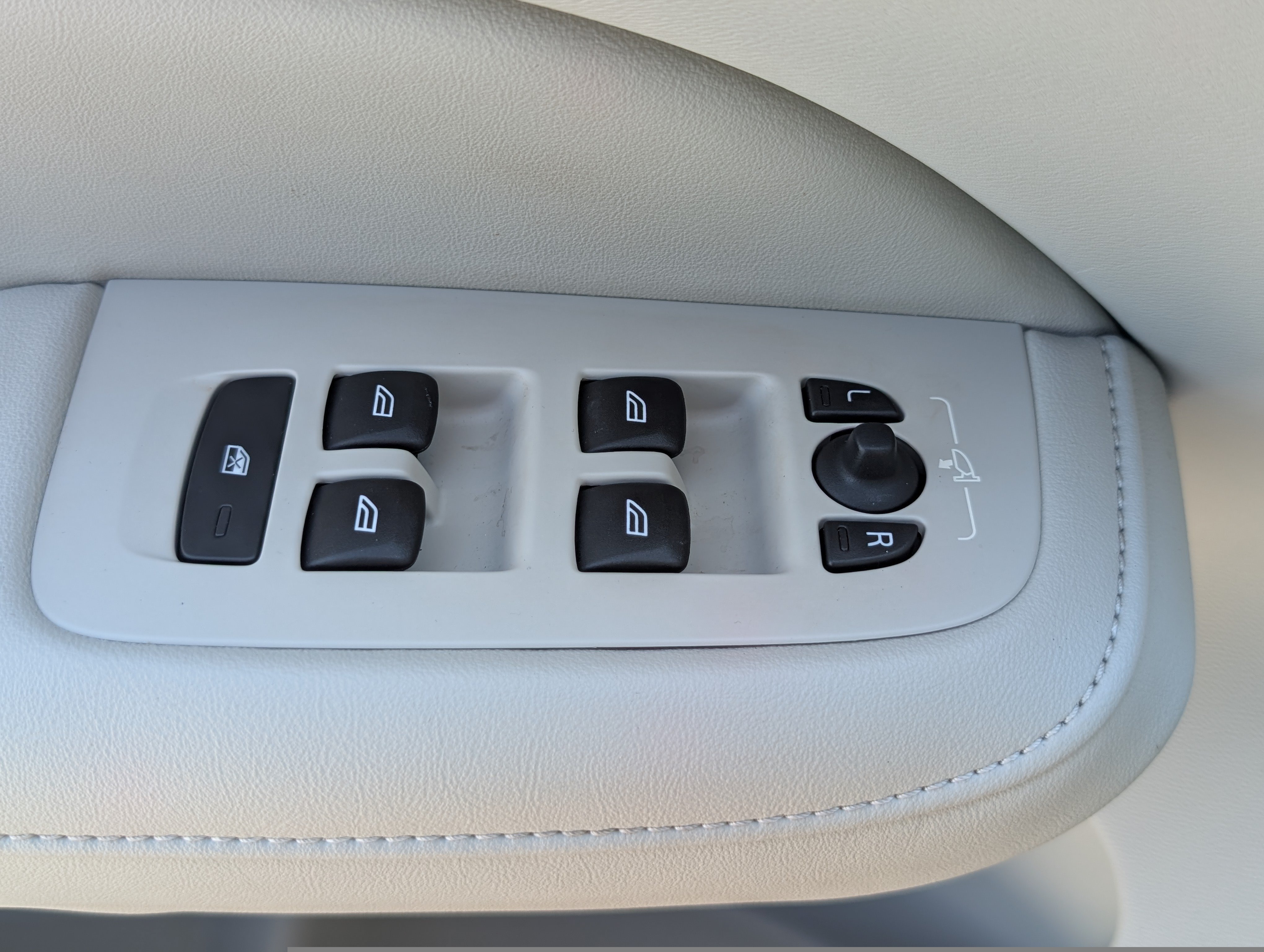 Used 2024 Volvo S60 B5 Core w/ Climate Package FWD image 20