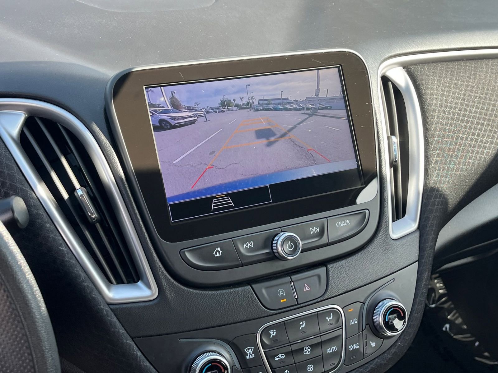 Used 2024 Chevrolet Malibu LT image 24