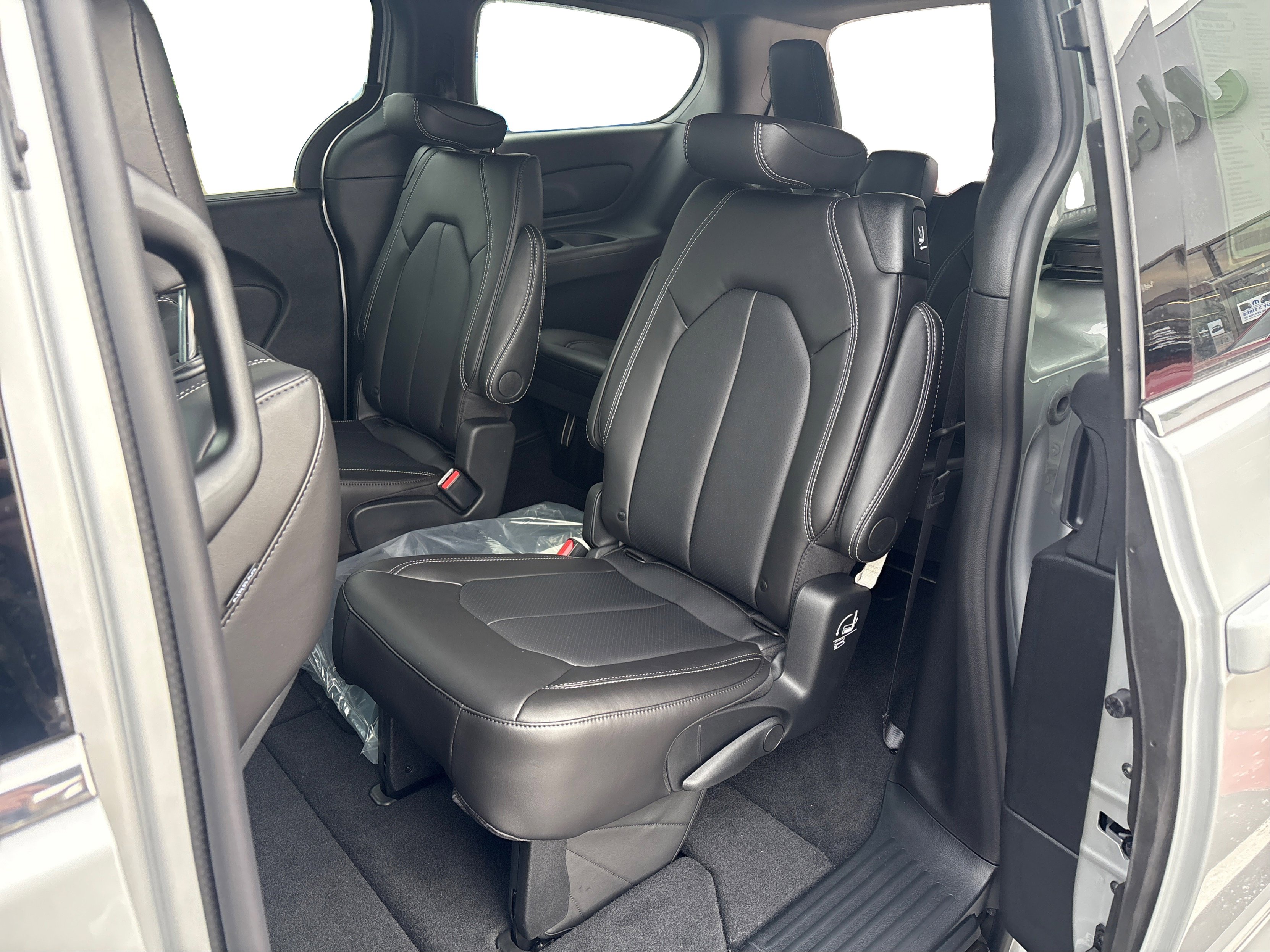 New 2026 Chrysler Pacifica Select image 10