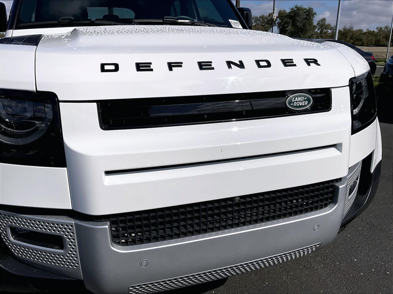 Used 2025 Land Rover Defender 110 S AWD/4WD image 33
