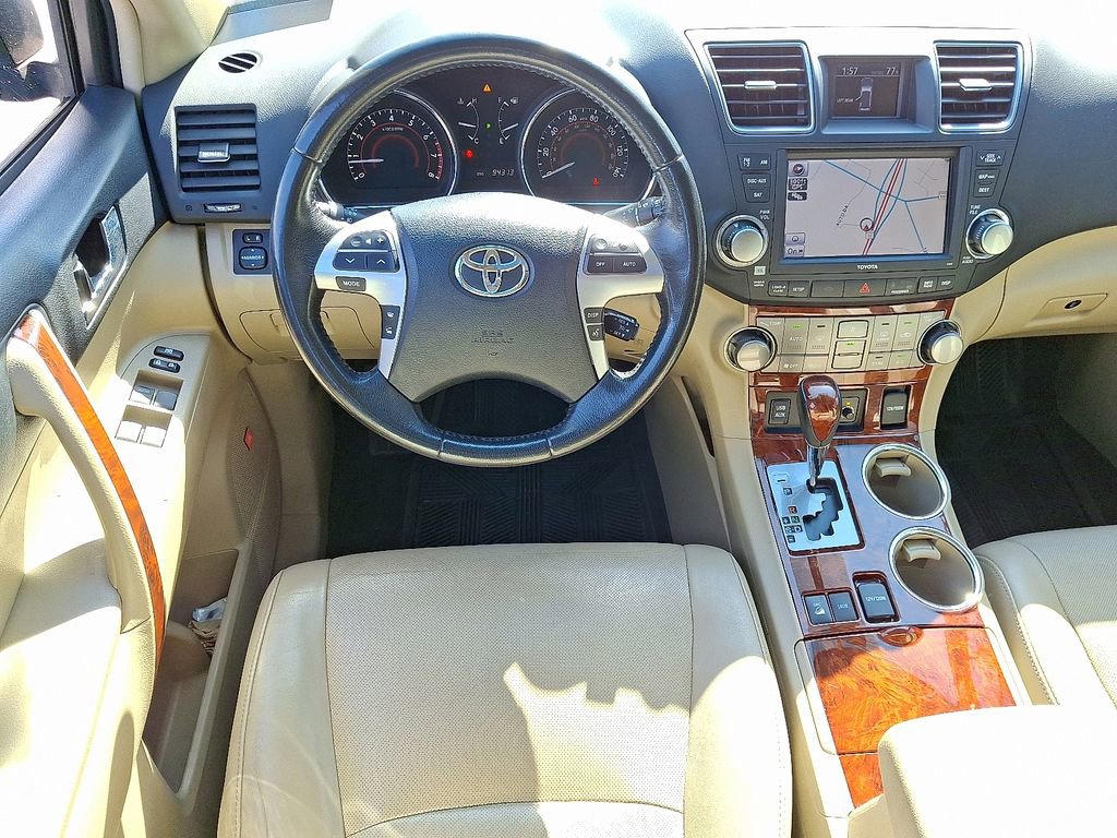Used 2012 Toyota Highlander Limited w/ Tow Pkg image 10