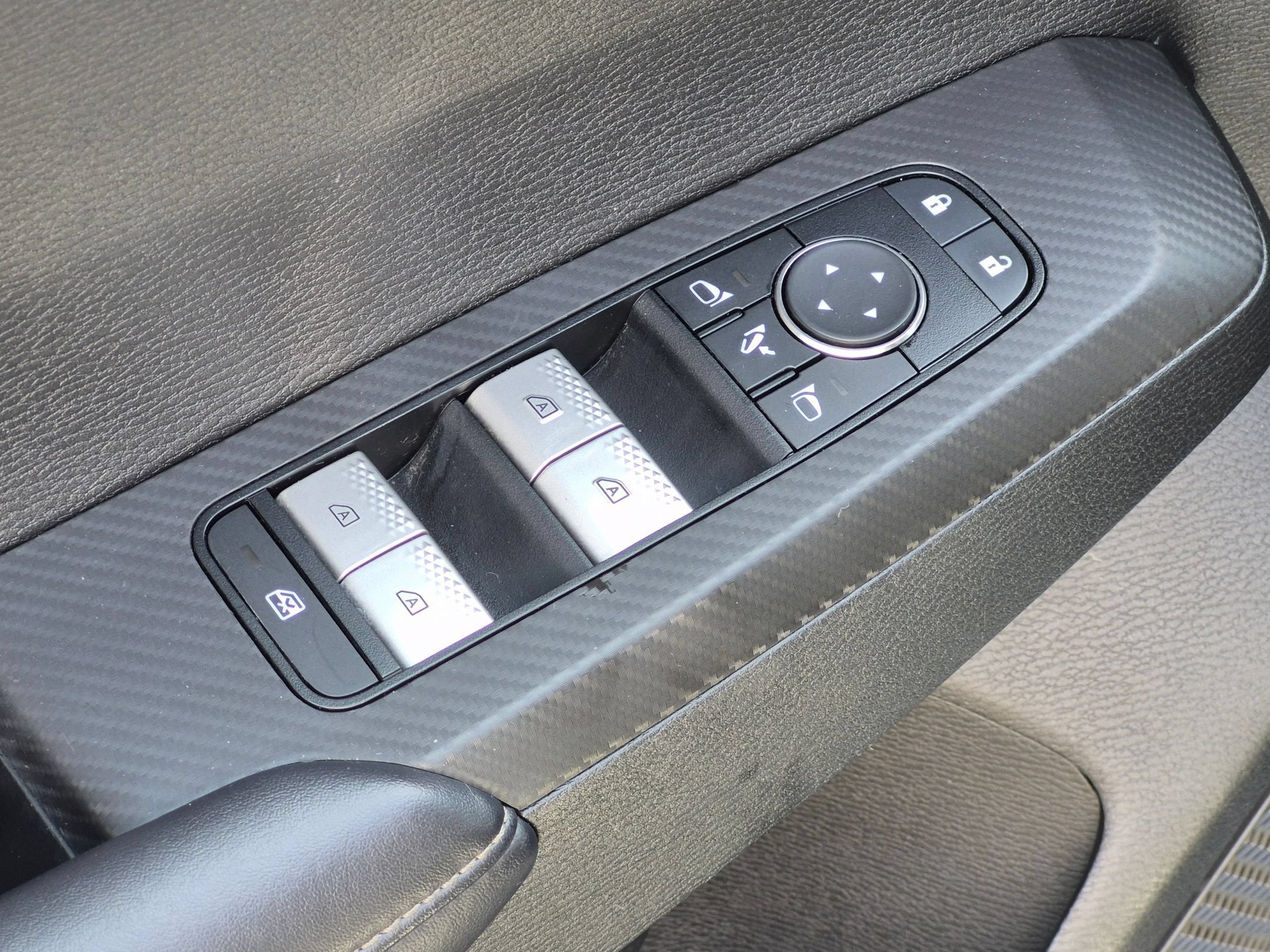 Used 2025 Mitsubishi Outlander AWD image 13