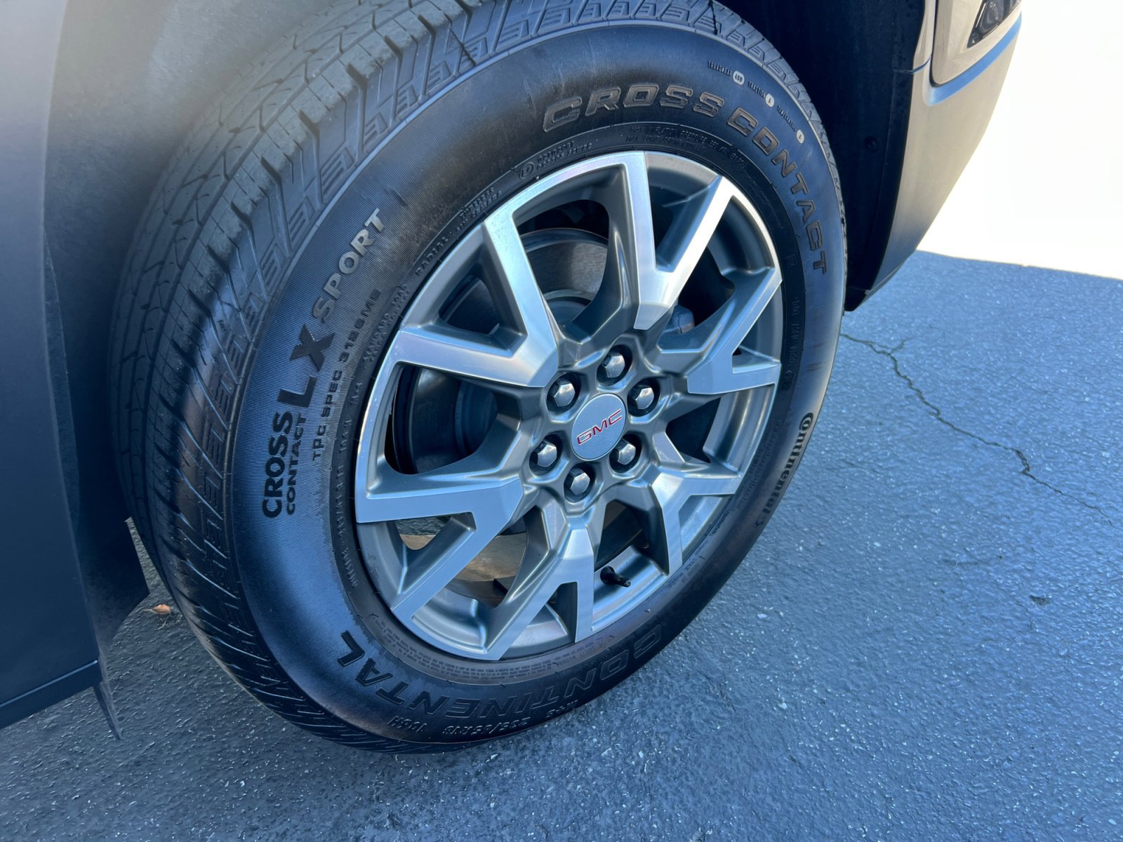 Used 2023 GMC Acadia SLE w/ Driver Convenience Package image 16