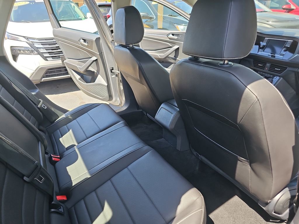 Used 2024 Volkswagen Jetta SE FWD image 11
