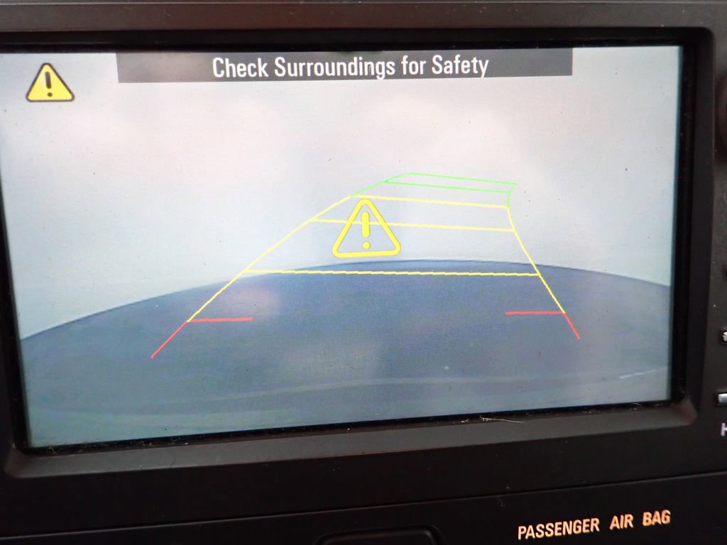 Used 2015 Chevrolet Traverse LT image 2