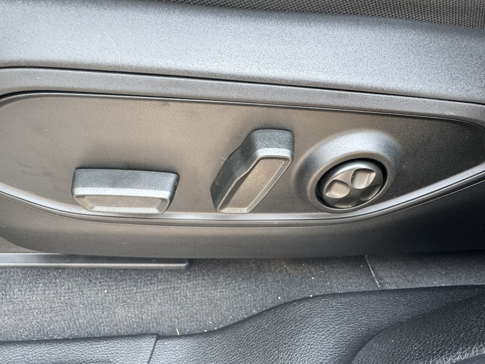 New 2026 Jeep Grand Cherokee L Laredo RWD image 10