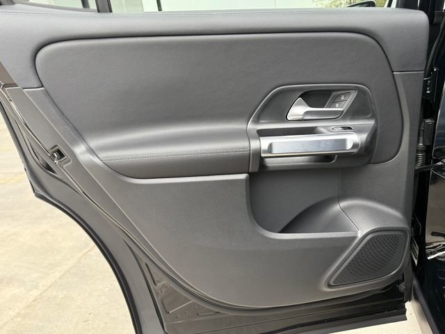 Used 2025 Mercedes-Benz GLB 250 4MATIC image 33