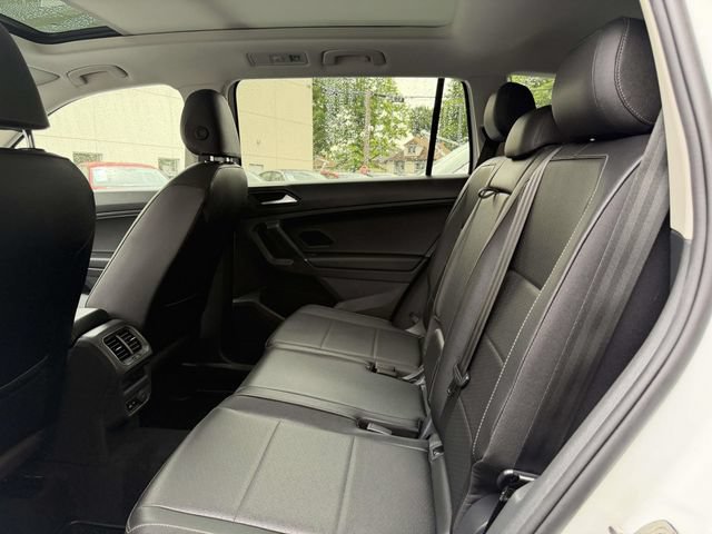 Certified 2020 Volkswagen Tiguan SE w/ Panoramic Sunroof Package AWD/4WD image 13