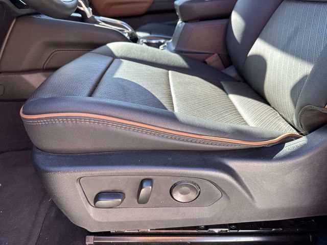 Used 2024 GMC Canyon AT4 w/ AT4 Premium Package image 17