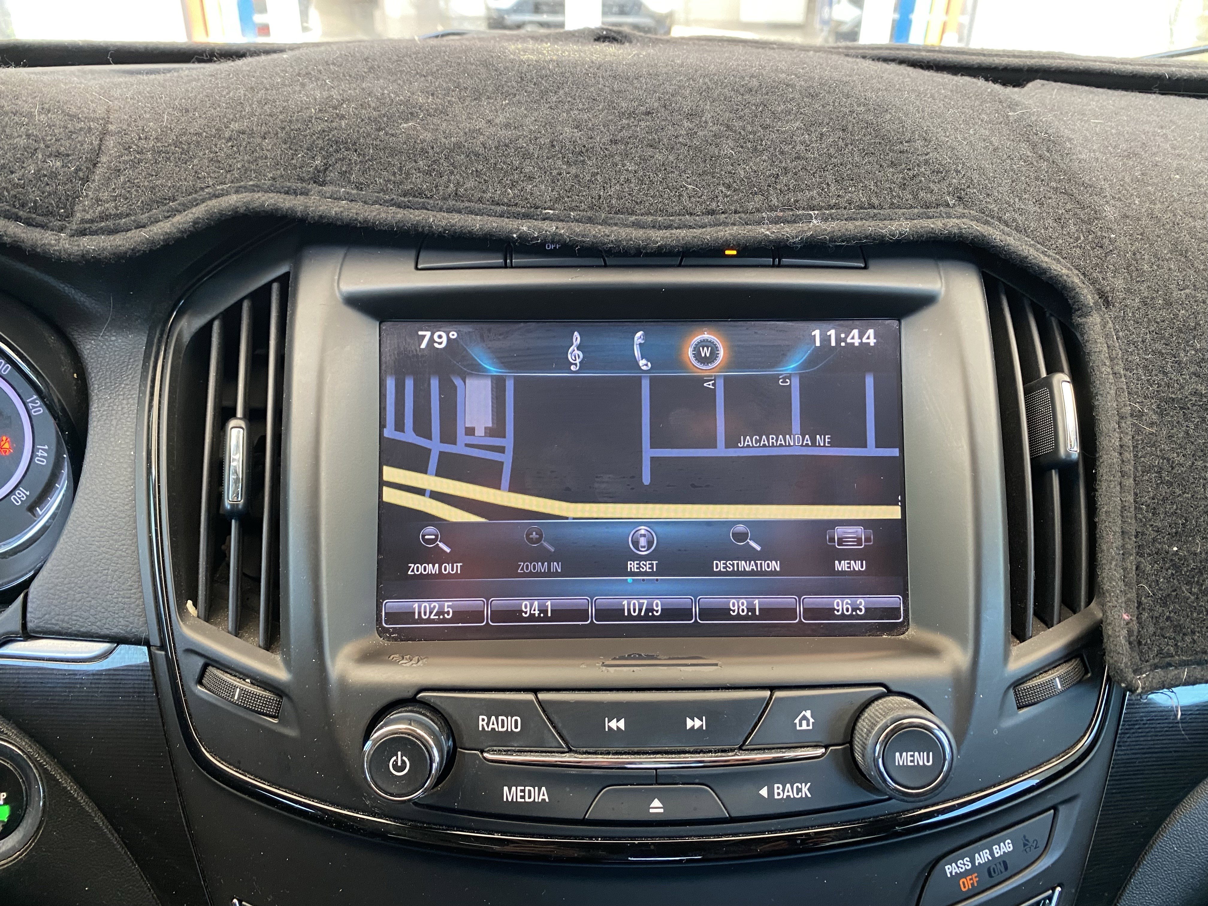 Used 2015 Buick Regal Premium w/ Experience Buick Package FWD image 3