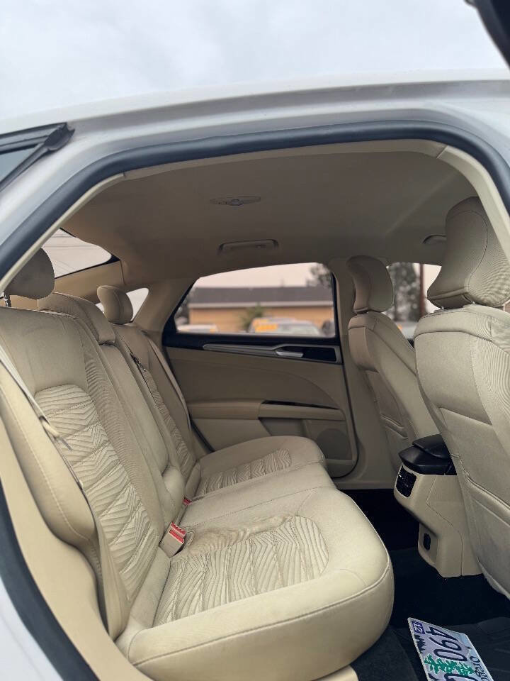 Used 2016 Ford Fusion SE image 9