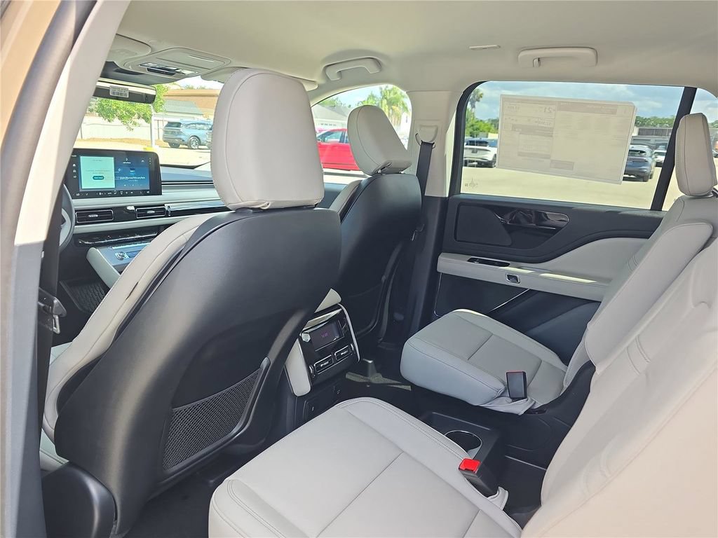 New 2026 Lincoln Aviator 2WD image 11
