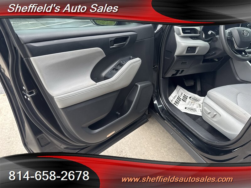 Used 2020 Toyota Highlander L AWD/4WD image 21