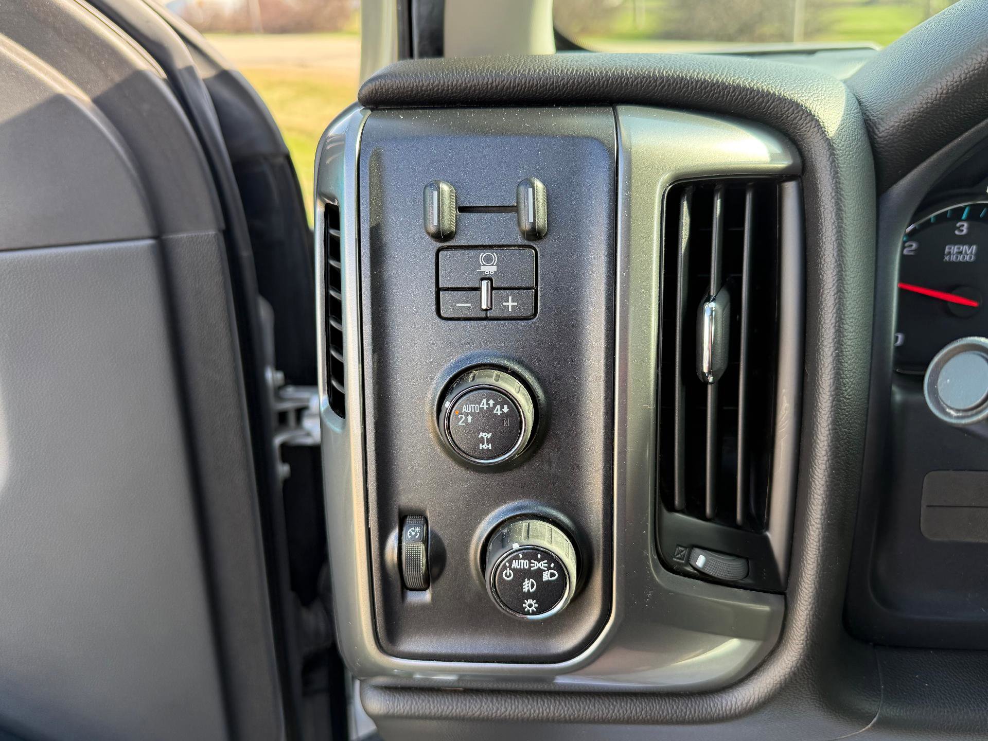 Used 2018 Chevrolet Silverado 1500 LT w/ All Star Edition image 16