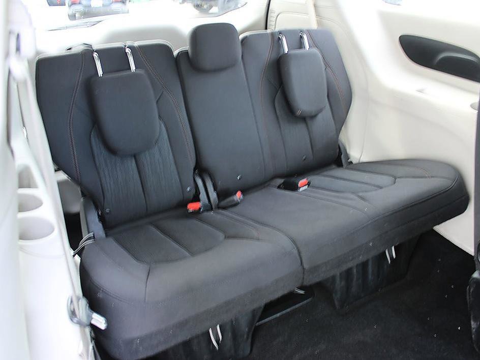 Used 2019 Chrysler Pacifica LX FWD image 17