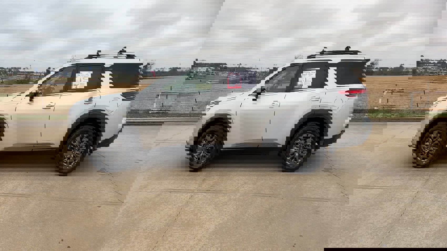 Used 2024 Nissan Pathfinder SV image 5