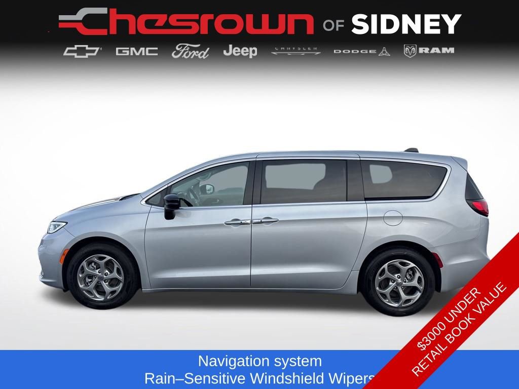 Used 2024 Chrysler Pacifica Limited FWD image 2