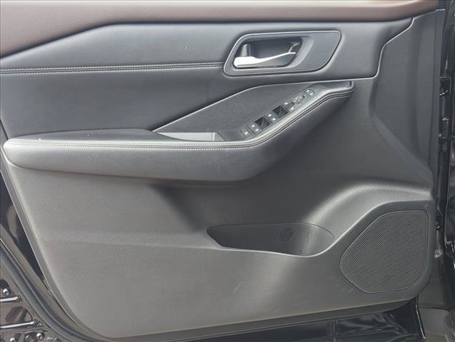 Used 2023 Nissan Rogue SV w/ SV Premium B Package image 19