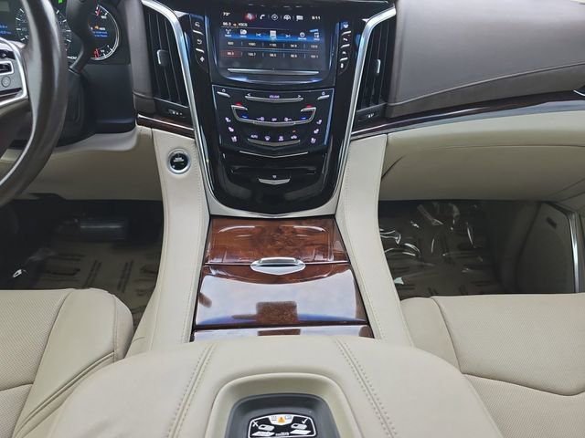 Used 2016 Cadillac Escalade Luxury AWD/4WD image 3