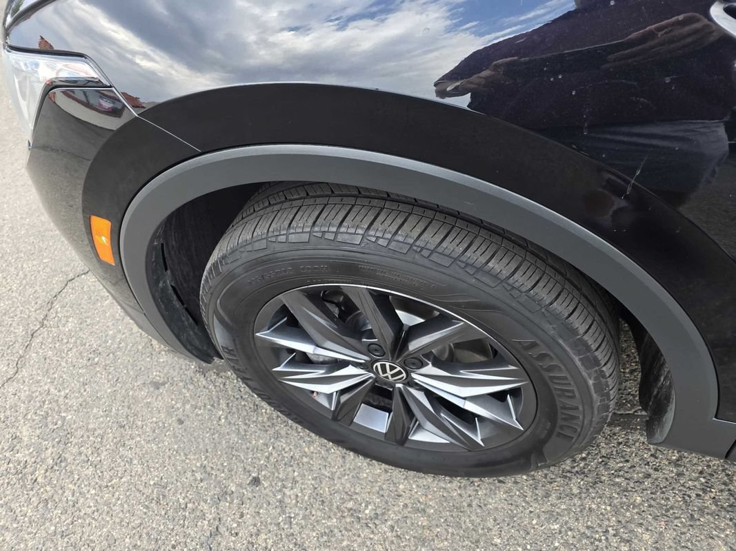Used 2023 Volkswagen Tiguan SE AWD/4WD image 32