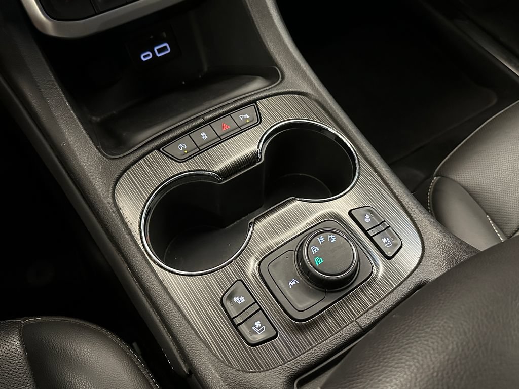 Used 2023 GMC Acadia SLT w/ Elevation Edition AWD/4WD image 16