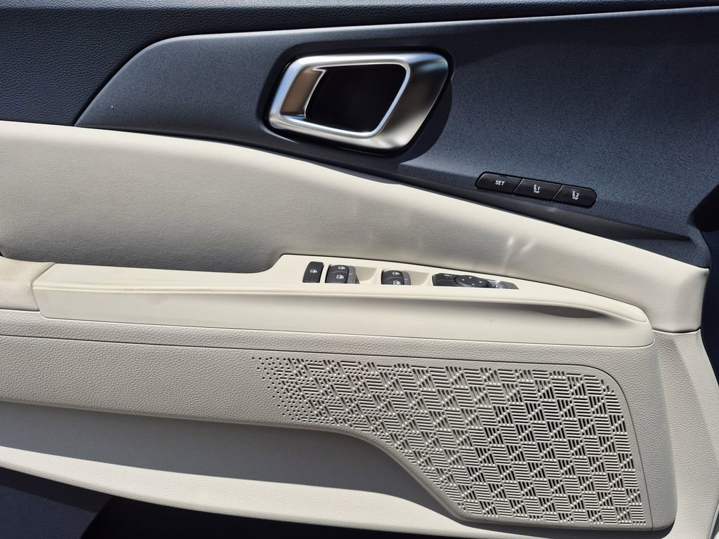 New 2026 Kia Carnival EX FWD image 6