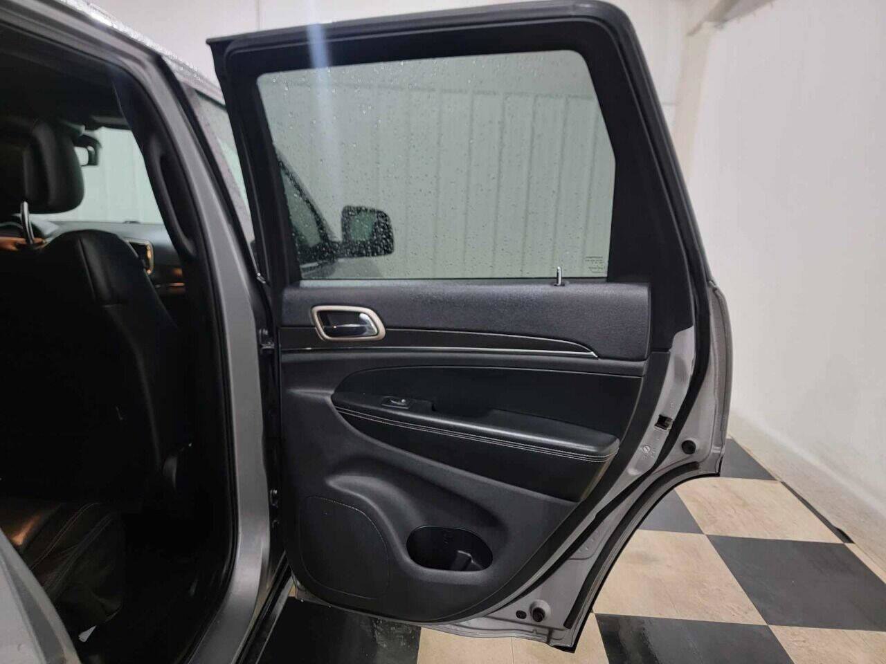 Used 2017 Jeep Grand Cherokee Limited image 25