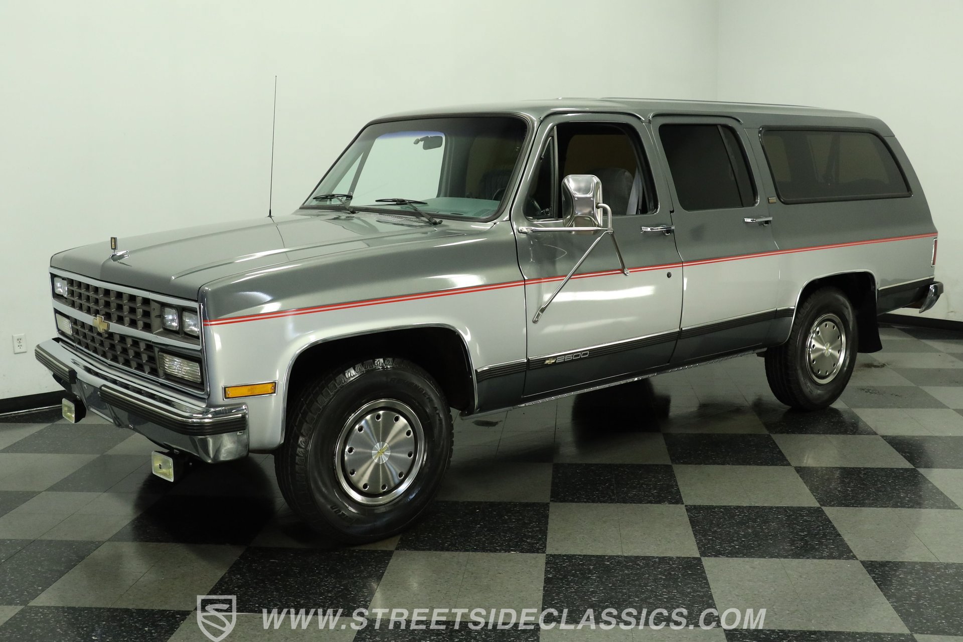 Used 1990 Chevrolet Suburban 2500 RWD image 6