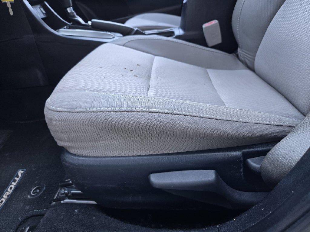 Used 2014 Toyota Corolla LE FWD image 18
